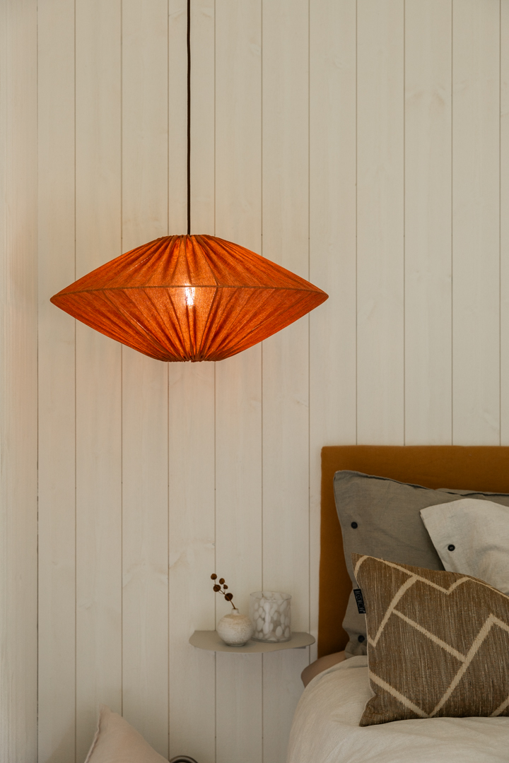 Figo Abat-Jour S/Suspension Ø58 Rouiller suspension De Alde & Lind - Selon la source lumineuse choisie, la couleur peut être rouge ou orange à l'allumage.