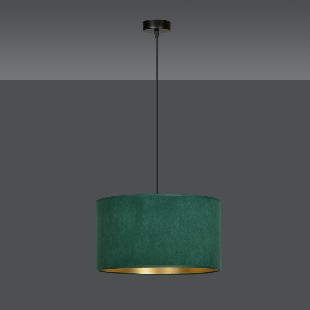 Hilde Ø35 Vert suspension De Emibig Lighting - La construction simple et la palette de couleurs &eacute;l&eacute;gante font de Hilde un choix polyvalent qui s'int&egrave;gre dans de nombreuses pi&egrave;ces et styles diff&eacute;rents.