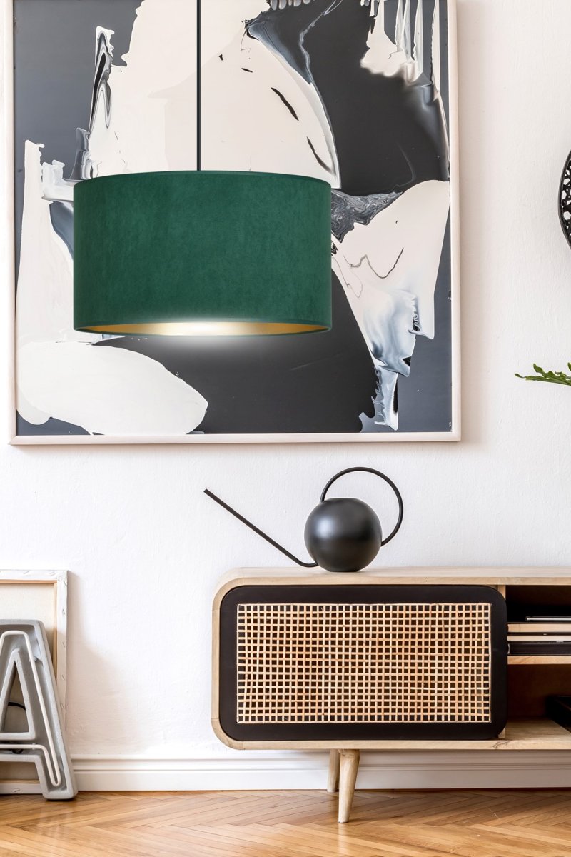 Hilde Ø35 Vert suspension De Emibig Lighting - La construction simple et la palette de couleurs &eacute;l&eacute;gante font de Hilde un choix polyvalent qui s'int&egrave;gre dans de nombreuses pi&egrave;ces et styles diff&eacute;rents.
