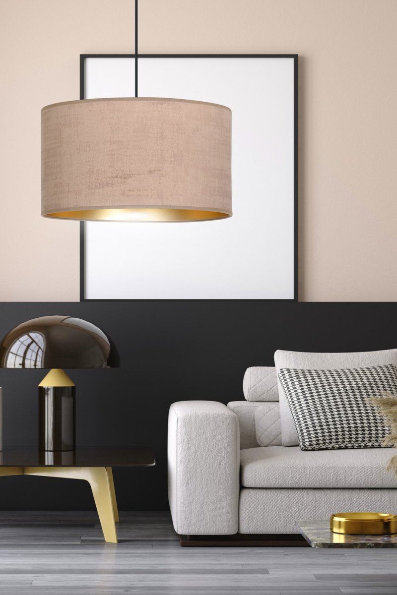 Hilde Ø35 Rose suspension De Emibig Lighting - La construction simple et la palette de couleurs &eacute;l&eacute;gante font de Hilde un choix polyvalent qui s'int&egrave;gre dans de nombreuses pi&egrave;ces et styles diff&eacute;rents.