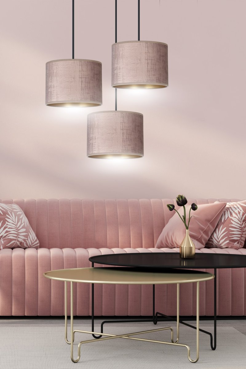 Hilde Ø50 Rose suspension De Emibig Lighting - La construction simple et la palette de couleurs &eacute;l&eacute;gante font de Hilde un choix polyvalent qui s'int&egrave;gre dans de nombreuses pi&egrave;ces et styles diff&eacute;rents.