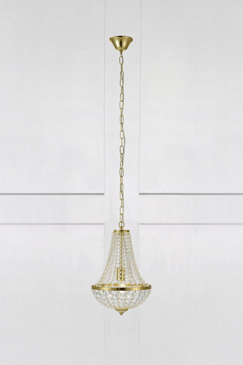 Gränsö Ø30 Laiton cristal De Markslöjd - Ce lustre élégant a un design intemporel et présente des prismes transparents qui diffusent magnifiquement la lumière, créant une sensation de luxe au-dessus de la table à manger ou dans le salon.
