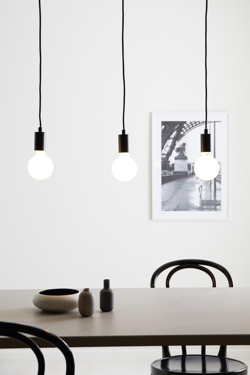 Sky 68cm Noir suspension De Markslöjd - Parfait pour créer une atmosphère chaleureuse et élégante dans la pièce.