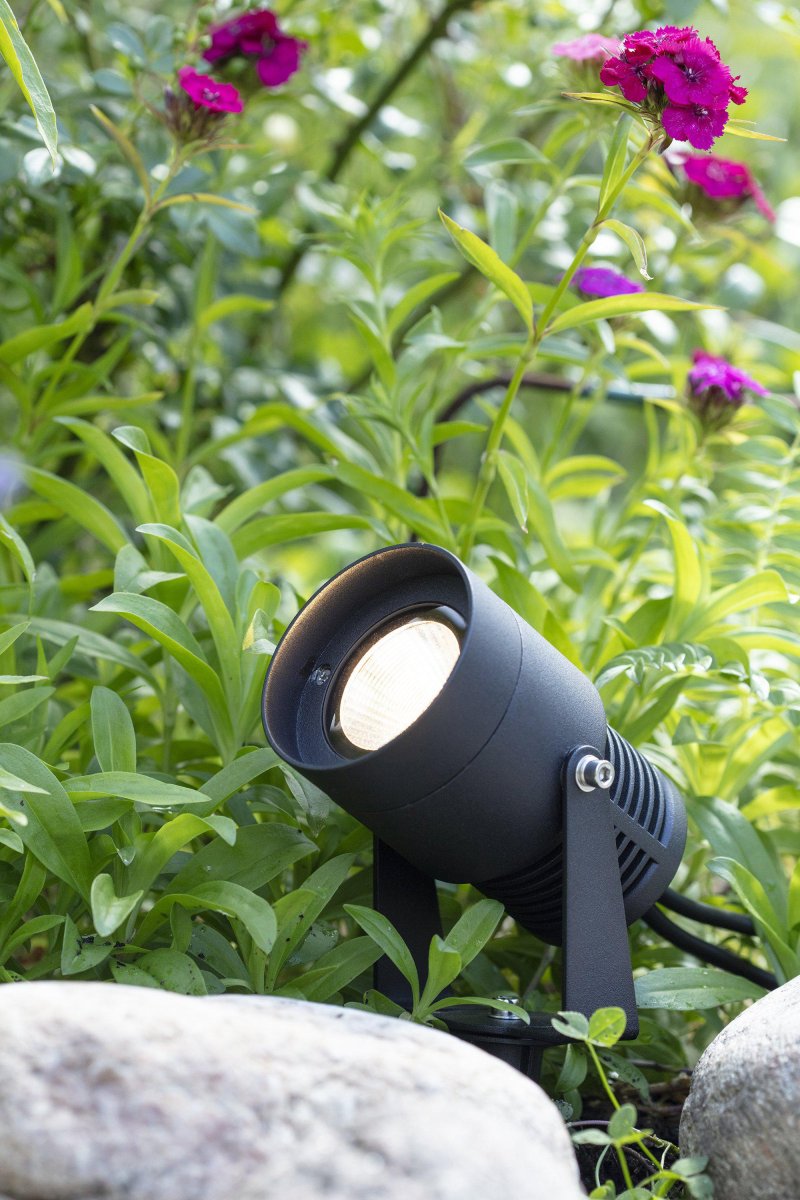 Spotlight 3W Noir Garden 24 De Markslöjd - Ces spots sont sans aucun doute les plus populaires pour Garden 24 et sont disponibles en versions 3W, 6W, 9W et 15W.