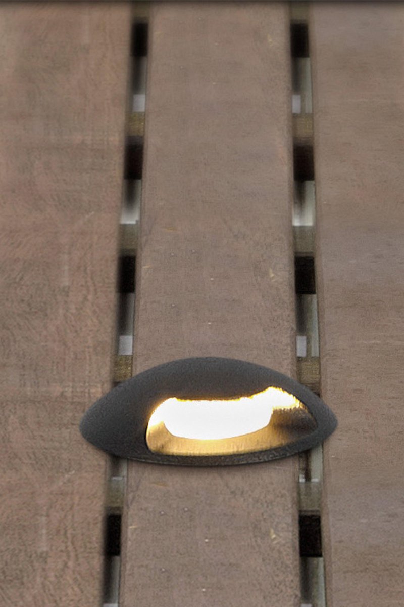 Spot Pour Escalier 0,8W Noir Garden 24 De Markslöjd - Garden 24 a un indice de protection IP44 et convient &agrave; l'&eacute;clairage de jardin et d'ext&eacute;rieur que vous pouvez facilement installer.