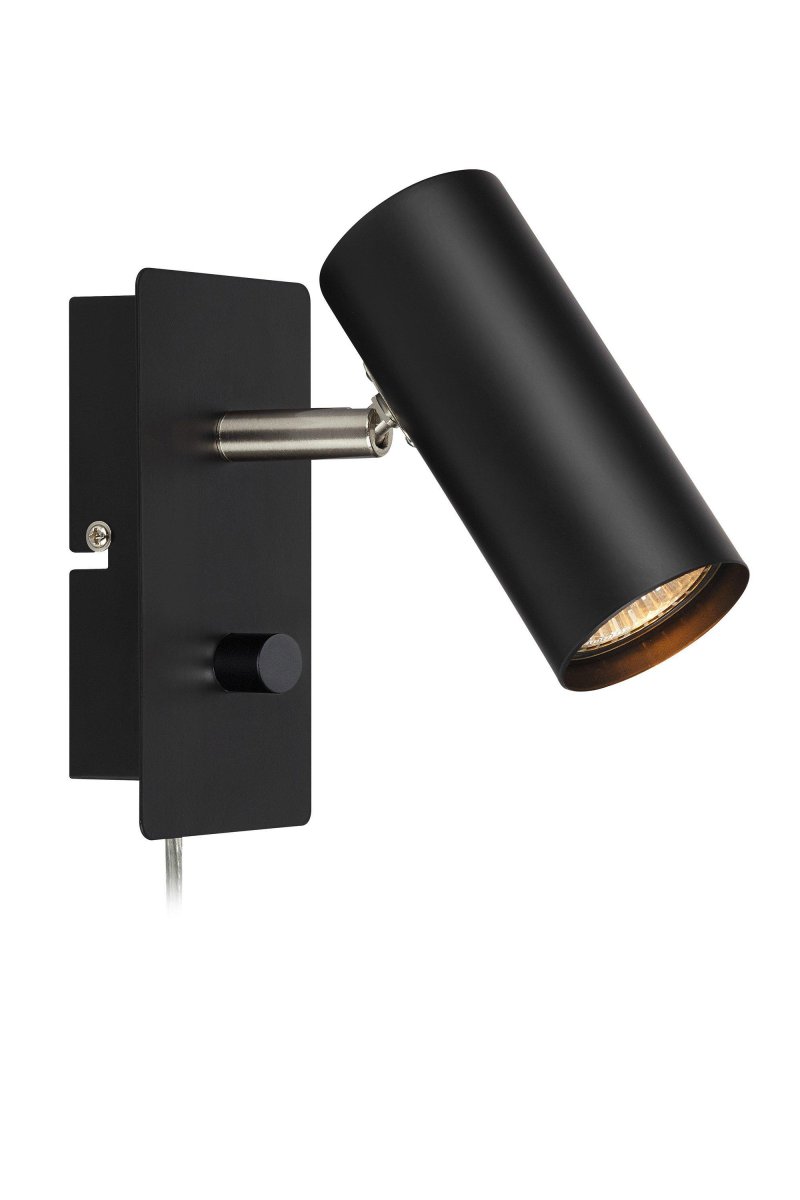 Barcelona Noir lampe de lecture De Markslöjd - La lampe est disponible en acier, noir et blanc.