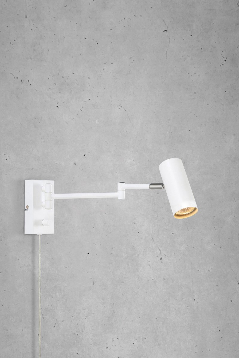 Torino Blanc lampe de lecture De Markslöjd - L'applique murale Torino allie un design élégant à une grande flexibilité.