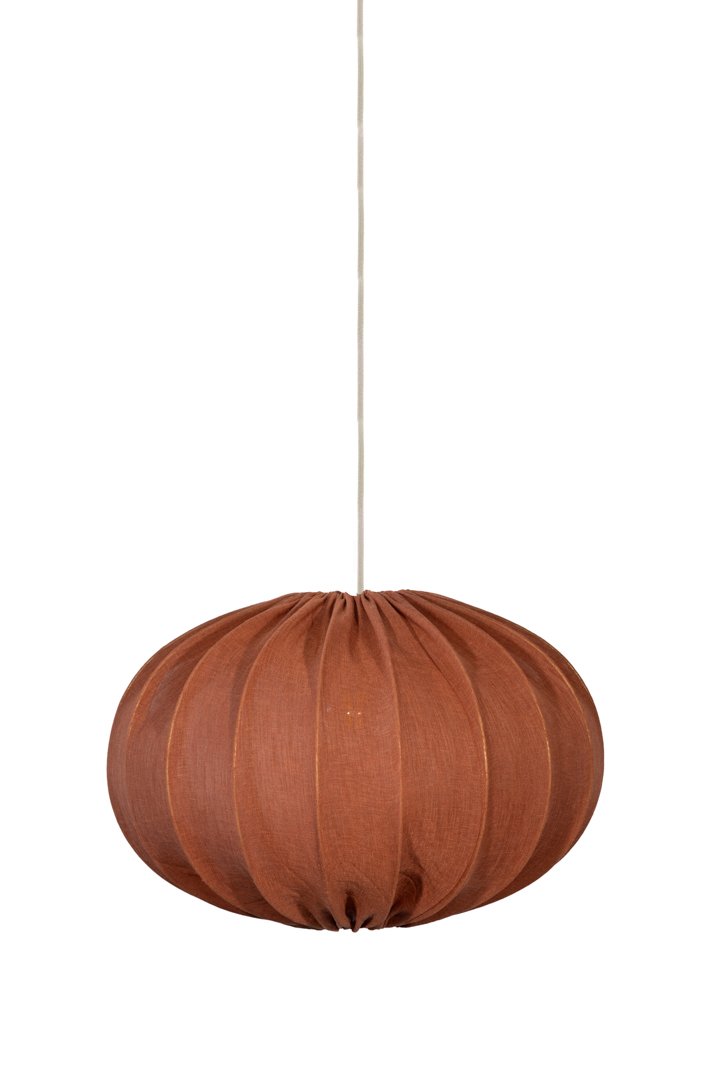 Moon Abat-Jour S/Suspension Ø45 Rouiller suspension De Alde & Lind - Le tissu pr&eacute;sente une belle texture, &eacute;voquant le lin, qui conf&egrave;re &agrave; l'abat-jour un aspect doux et accueillant, particuli&egrave;rement s&eacute;duisant lorsque la lampe est allum&eacute;e.