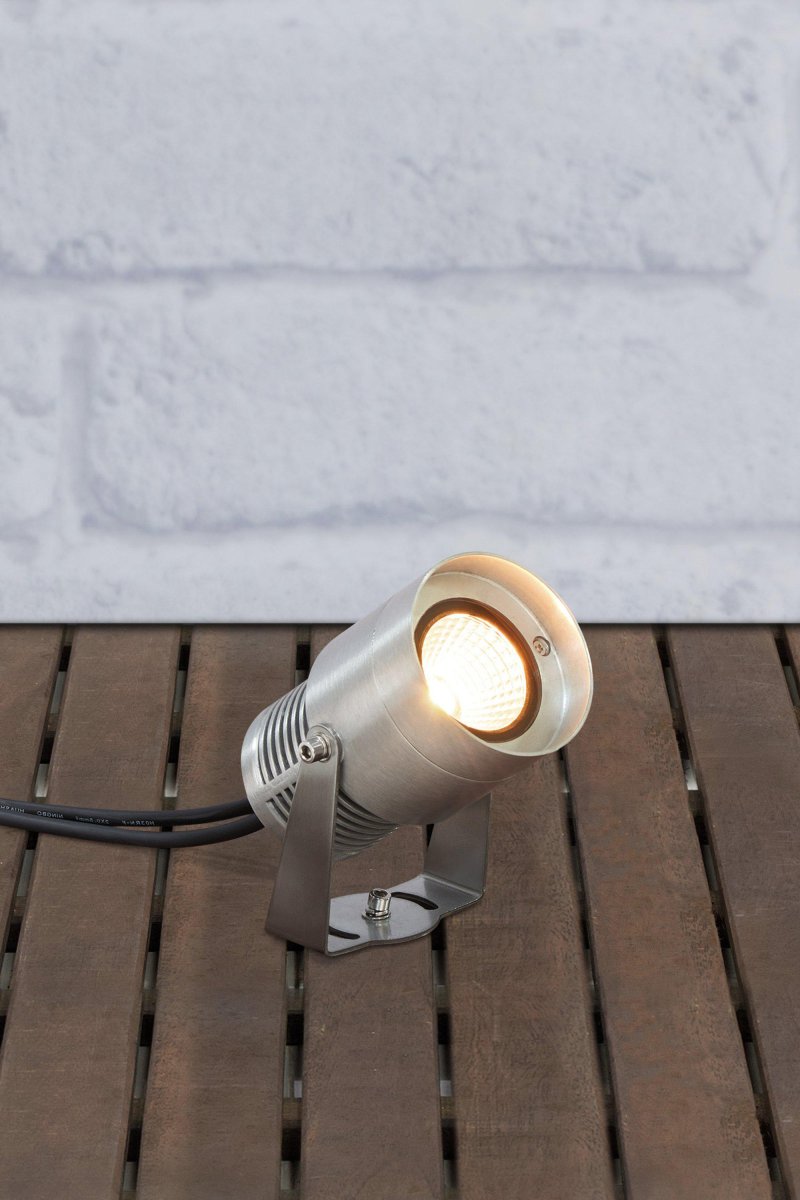 Spotlight 3W Aluminium Garden 24 De Markslöjd - Le système Garden 24 est flexible et modulaire, vous permettant d'adapter et de rediriger facilement l'éclairage en fonction de vos besoins.