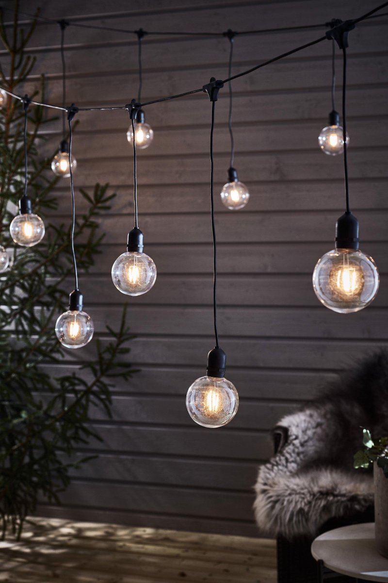 Guirlande Lumineuse Deco Extra 4 m Clair Garden 24 De Markslöjd - La guirlande lumineuse LED mesure 4 m&egrave;tres de long et constitue une extension pour la guirlande lumineuse Garden 24 Deco portant le num&eacute;ro d'article 108021.