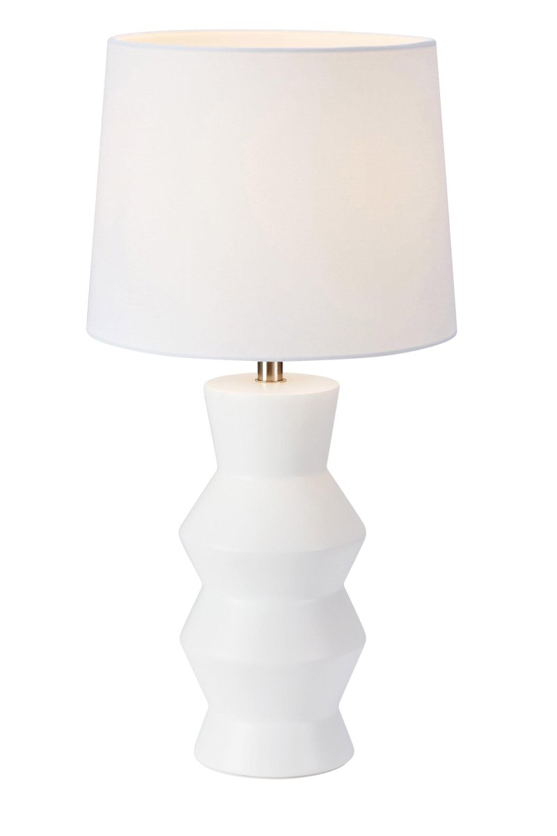Sienna 46cm Blanc lampe de table De Markslöjd - La lampe de table Sienna est une lampe blanche &eacute;l&eacute;gante avec une belle base en c&eacute;ramique et un abat-jour en textile blanc qui cr&eacute;e une lumi&egrave;re douce.