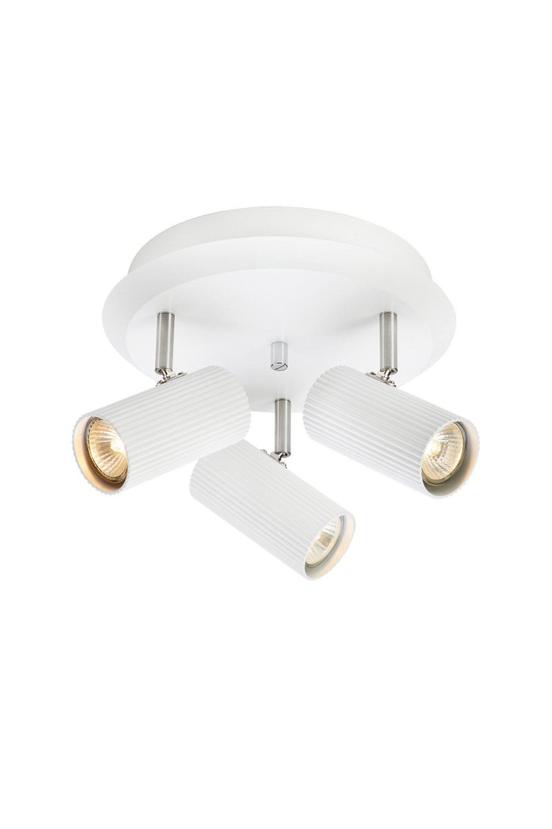 Costilla 3 Blanc spot De Markslöjd - Avec son design minimaliste et sa fabrication de haute qualité, cette lampe allie esthétique et éclairage pratique et deviendra un détail sophistiqué dans votre maison.