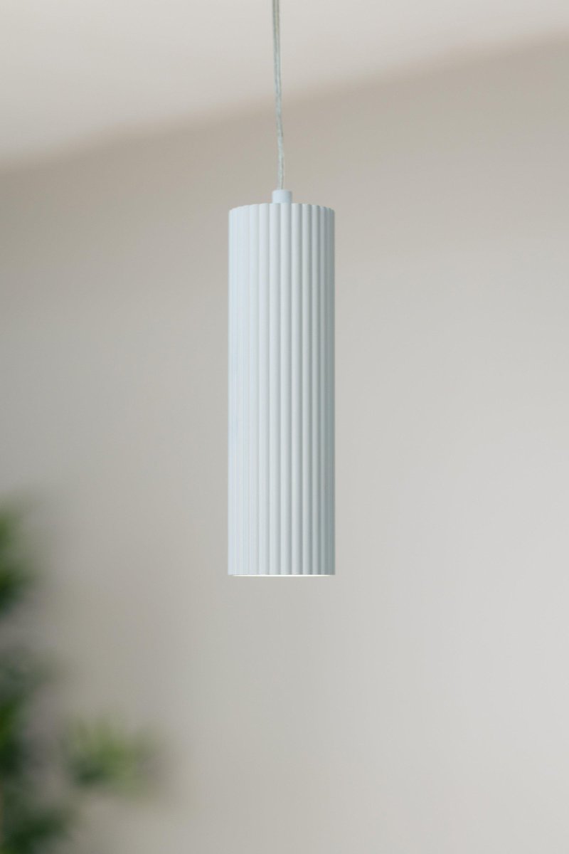 Costilla Ø7 Blanc lampe de fenêtre De Markslöjd - Suspension de plafond en m&eacute;tal blanc avec un spot.
