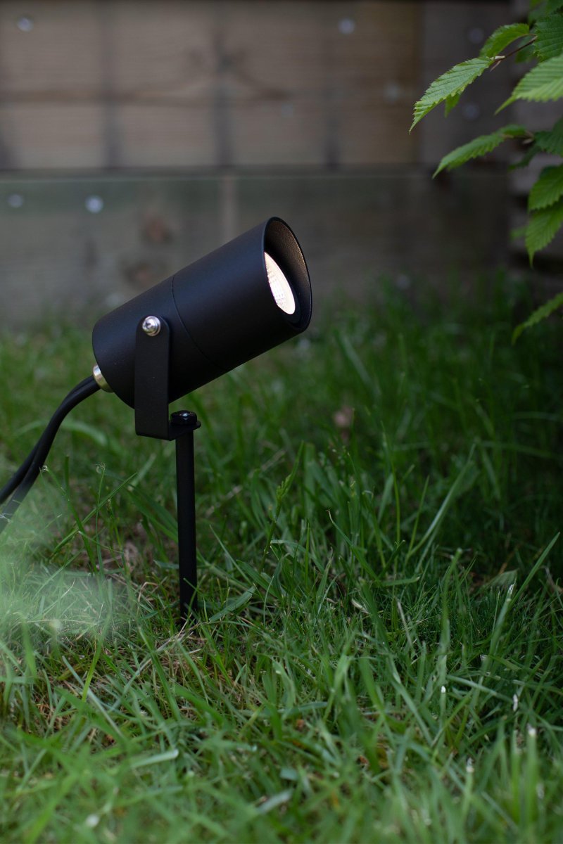 Spotlight 3W Noir Garden 24 De Markslöjd - La lampe a un angle de faisceau de 360 degrés et une lumière LED fixe de 3 W.