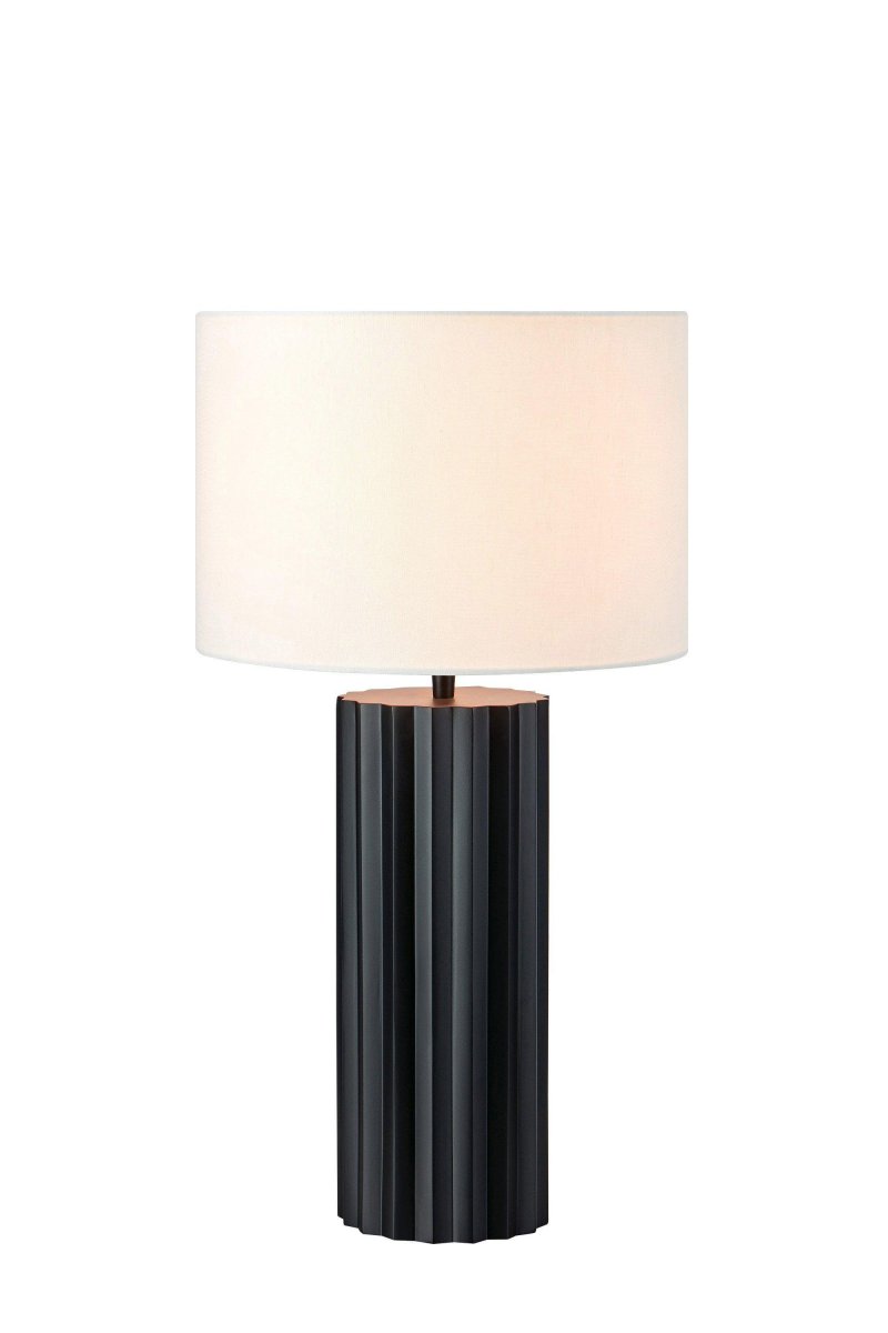 Hashira 60cm Noir lampe de table De Markslöjd - La lampe est dotée d'un câble textile noir de 2 mètres de long avec interrupteur d'alimentation et prise murale.