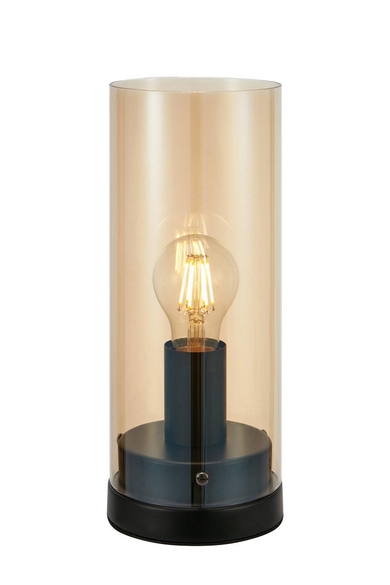 Post 38cm Ambre lampe de table De Markslöjd - Post est une &eacute;l&eacute;gante lampe de table cylindrique avec une base en m&eacute;tal noir mat et un abat-jour en verre ambr&eacute;.