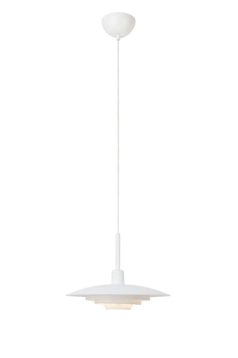 Piny Ø35 Blanc suspension De Markslöjd - Son style rappelle celui des anciens luminaires d'ascenseur, mais avec une touche beaucoup plus élégante.
