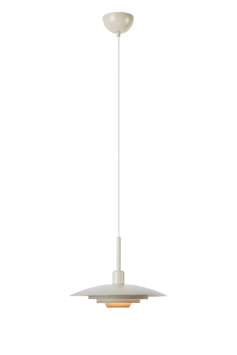 Piny Ø35 Beige suspension De Markslöjd - Son style rappelle celui des anciens luminaires d'ascenseur, mais avec une touche beaucoup plus élégante.