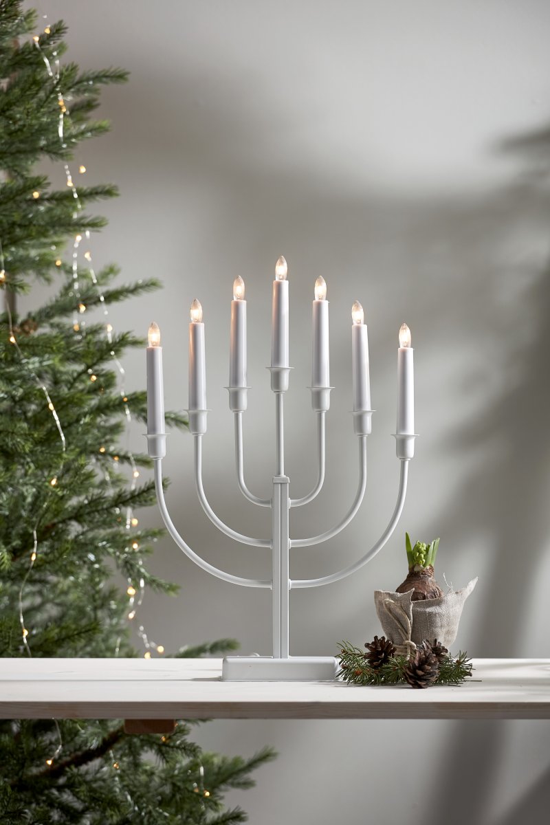 Kristina Blanc De Star Trading - Une lumi&egrave;re chaude et belle rappelant celle des torches et une hauteur fantastique de 47 cm.