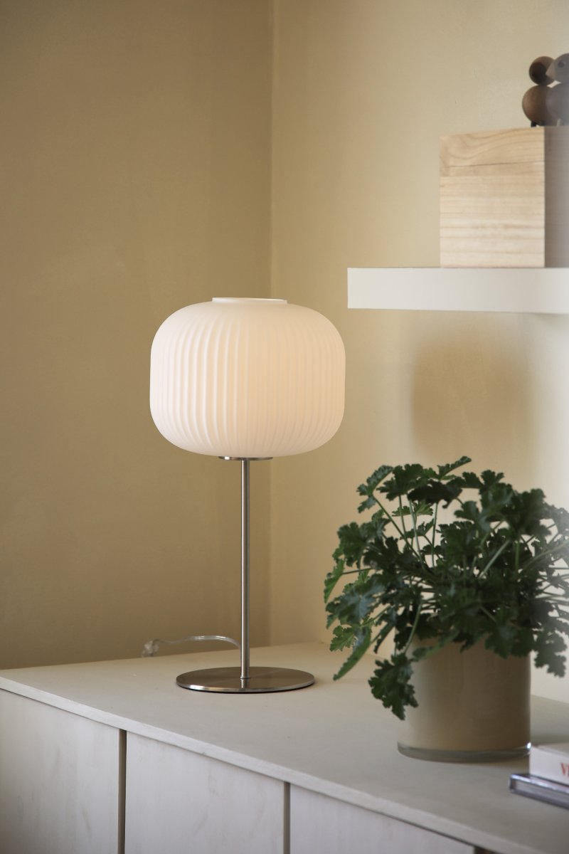 Sober 50cm Acier lampe de table De Markslöjd - Comprend un câble transparent de 2 m, un interrupteur et une prise.