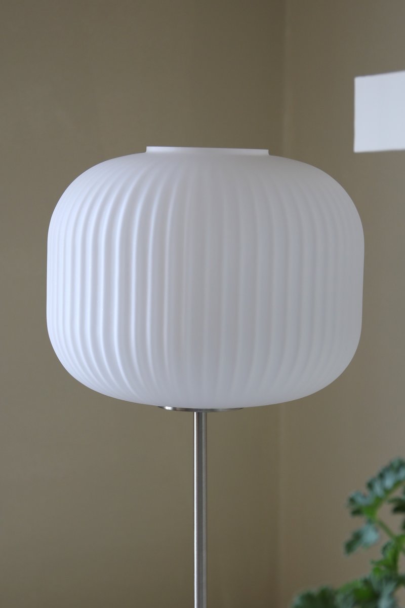 Sober 50cm Acier lampe de table De Markslöjd - Comprend un câble transparent de 2 m, un interrupteur et une prise.
