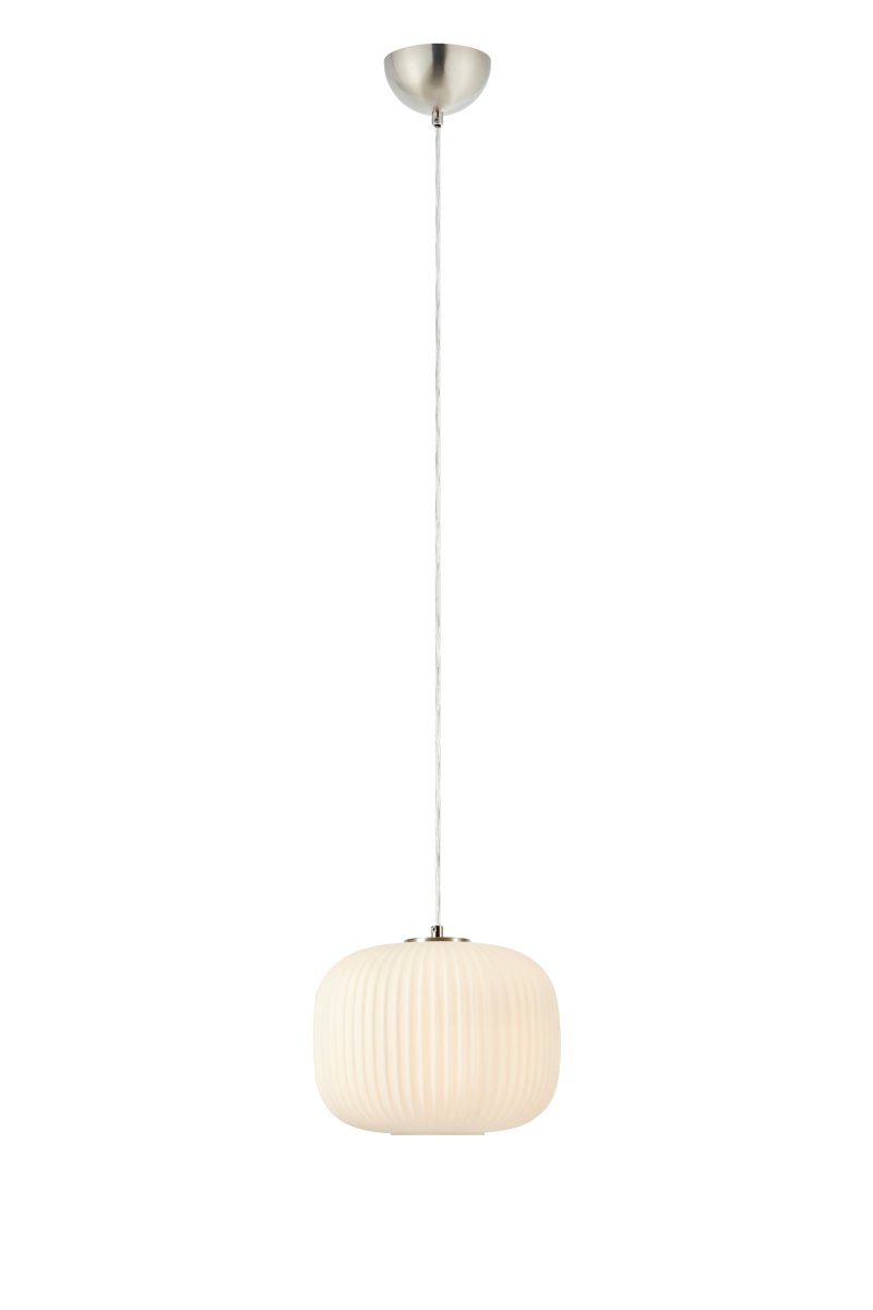 Sober Ø25 Acier suspension De Markslöjd - L'abat-jour rond diffuse une lumière douce et agréable et crée une ambiance chaleureuse – idéal au-dessus de la cuisine ou de la table à manger, où fonctionnalité et ambiance subtile sont tout aussi importantes.