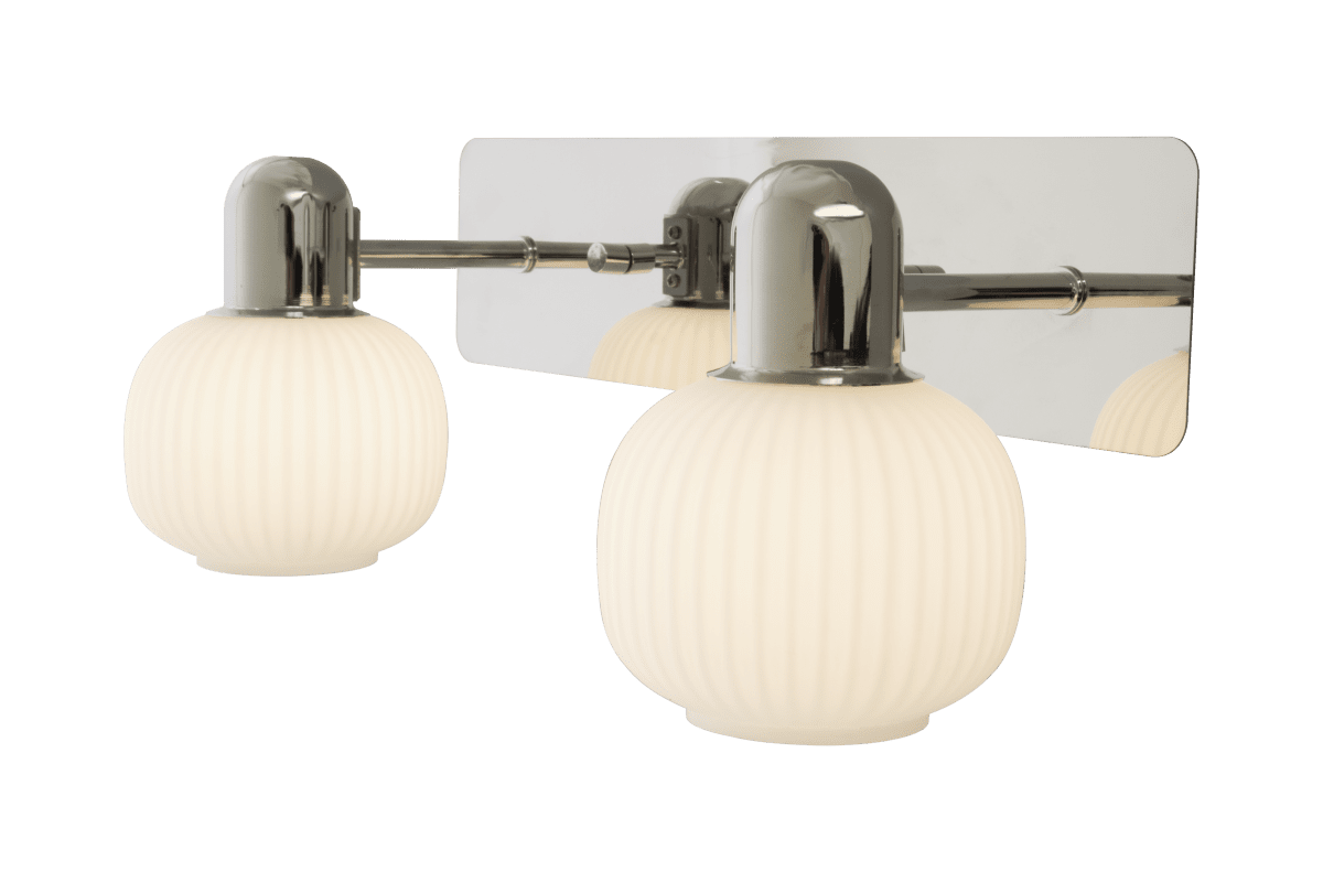 Messina 35cm Chrome lampe de salle de bain De Aneta Lighting - Applique murale Messina en chrome avec 2 abat-jour blanc opale en verre stri&eacute;.