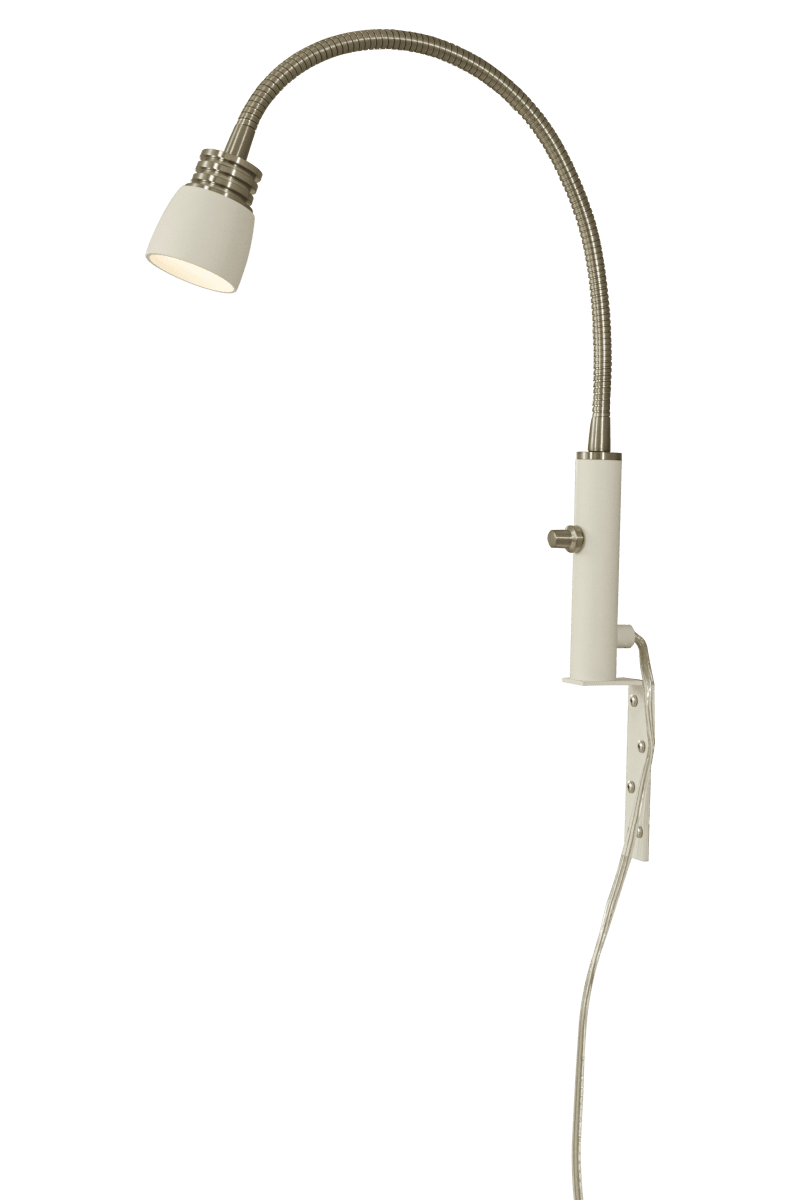 Eketorp Blanc lampe de lecture De Aneta Lighting - Son bras LED int&eacute;gr&eacute; de 3 W diffuse une lumi&egrave;re blanche chaude et agr&eacute;able, et son intensit&eacute; est r&eacute;glable.
