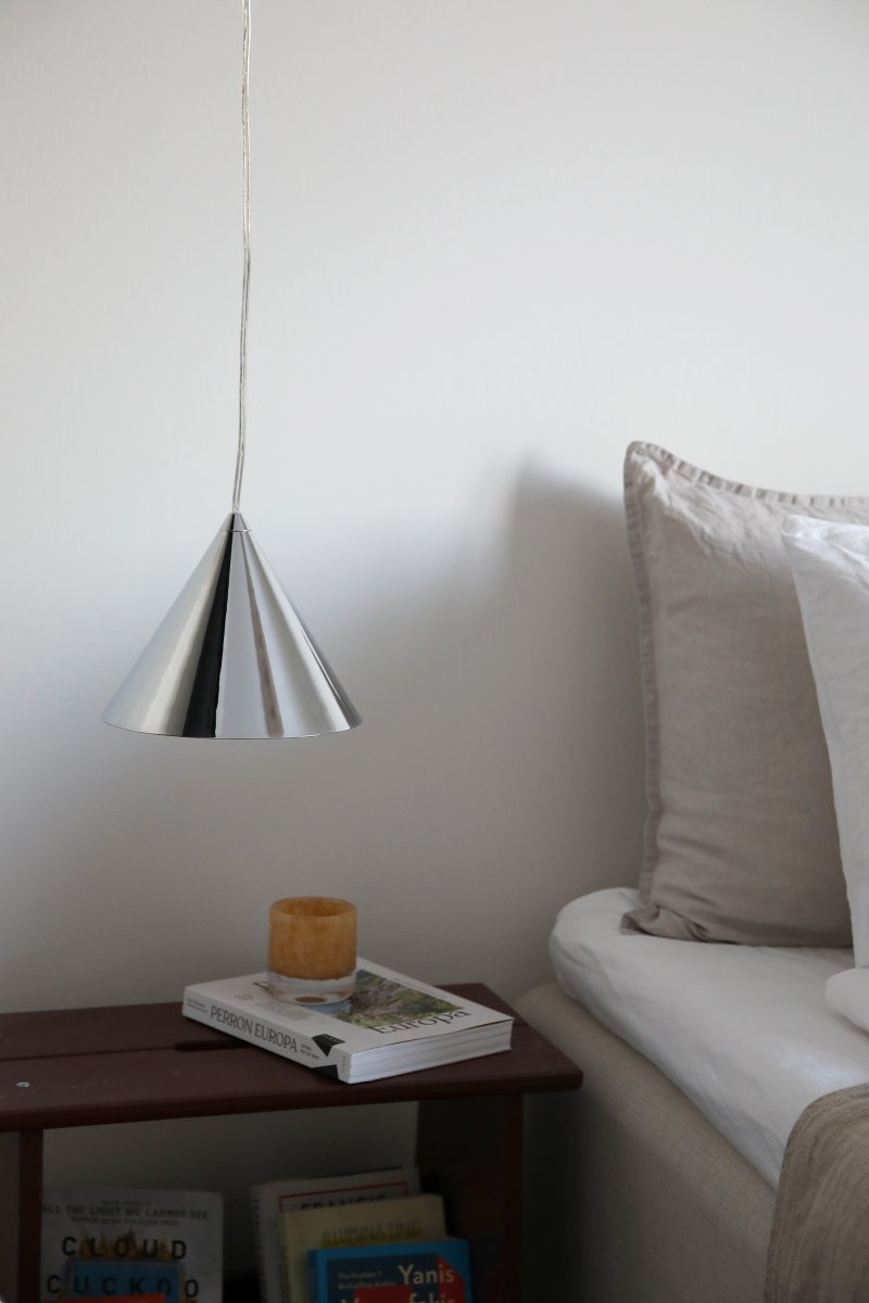 Tip Ø20 Chrome suspension De Markslöjd - Son design &eacute;pur&eacute; et fonctionnel s'harmonise avec les int&eacute;rieurs modernes et intemporels.