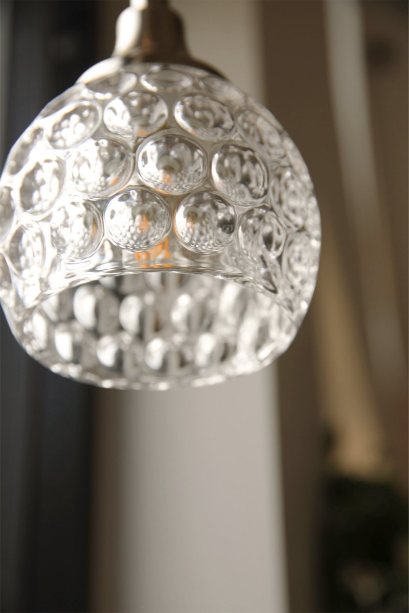 Clear Ø12 Transparent lampe de fenêtre De Markslöjd - La lampe est fournie avec un c&acirc;ble transparent de 3,5 m, un interrupteur et une prise secteur.