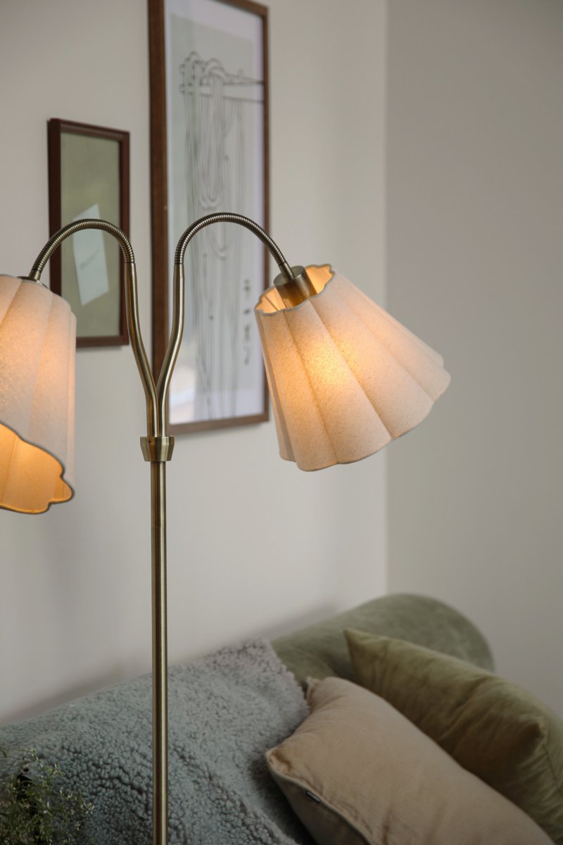 Veya 2 Laiton antique lampadaire De Markslöjd - Le lampadaire est fourni avec un c&acirc;ble transparent de 2 m&egrave;tres et une prise secteur.