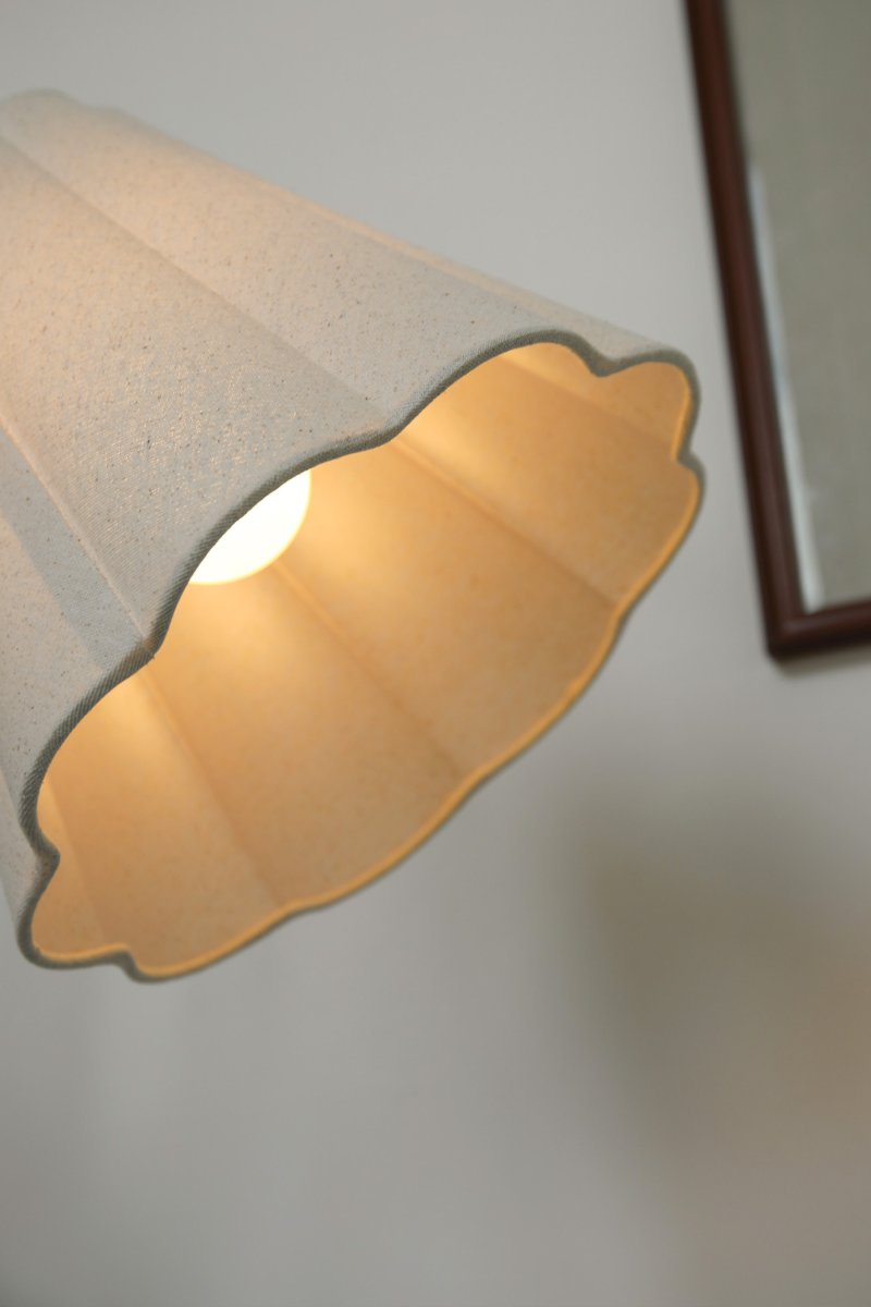 Veya 2 Laiton antique lampadaire De Markslöjd - Le lampadaire est fourni avec un c&acirc;ble transparent de 2 m&egrave;tres et une prise secteur.