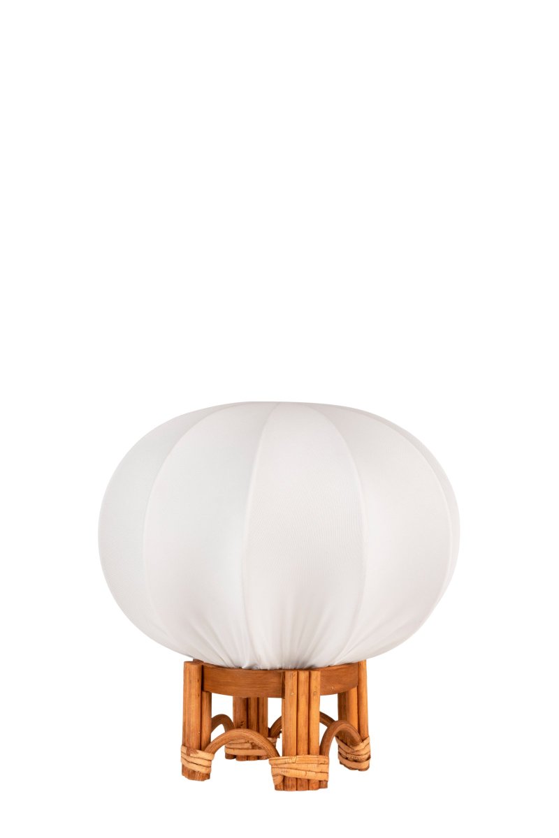 Fiji 26cm Nature lampe de table De Globen Lighting - La base de la lampe est en rotin naturel et est livrée pré-assemblée avec un abat-jour blanc en tissu extensible blanc.
