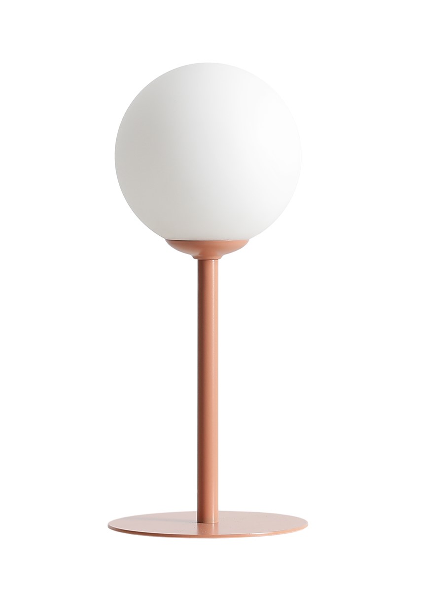 Pinne 35cm Corail lampe de table De Artera - La base fine de la lampe dans un ton rouge corail subtil lui donne un look moderne et est parfaite comme détail décoratif dans le salon, la chambre ou sur le balcon.