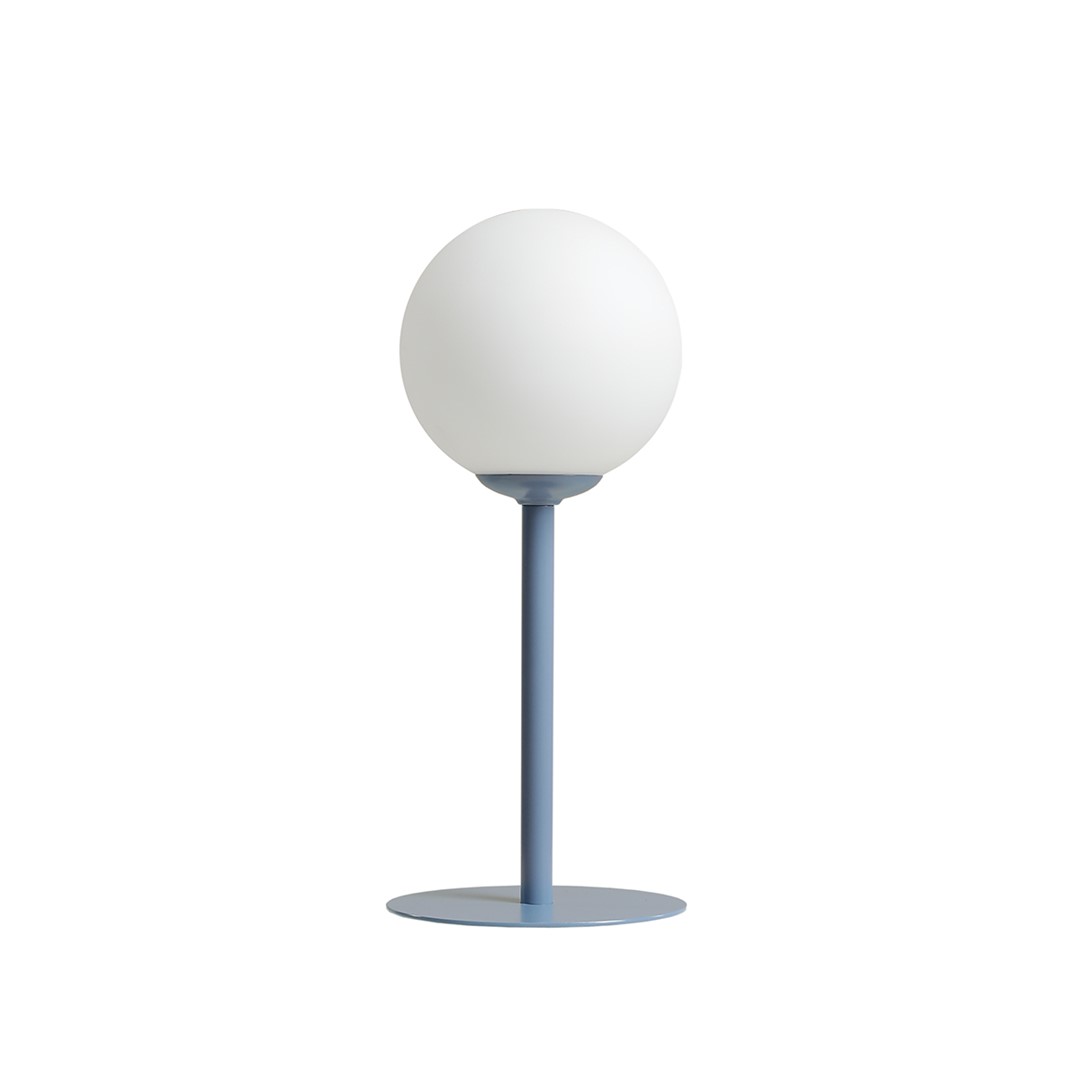 Pinne 35cm Bleu lampe de table De Artera - Une combinaison parfaite de forme et de fonction, le design minimaliste fait de la lampe un bel ajout à tout intérieur.