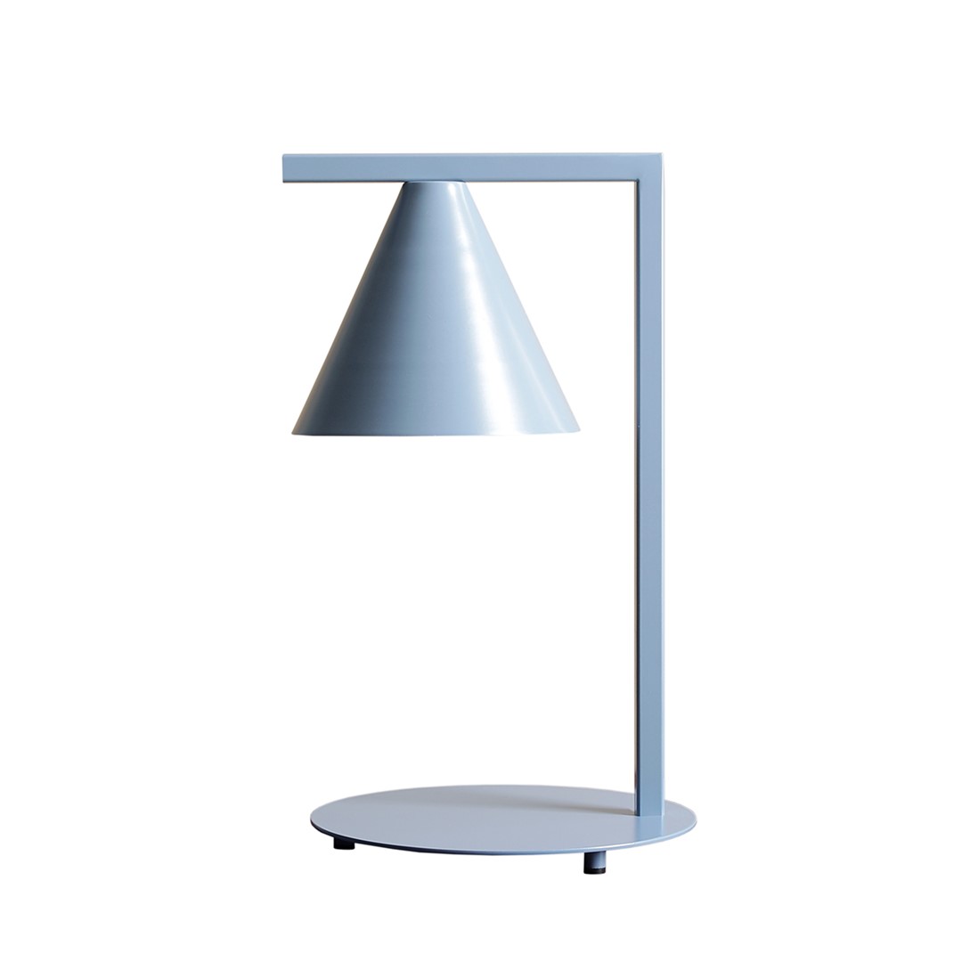 Form 40cm Bleu lampe de table De Artera - Grâce à son design intemporel et à sa couleur subtile, la lampe s'intègre parfaitement dans différents styles d'intérieur, tout en ajoutant une touche sophistiquée et moderne à la pièce.