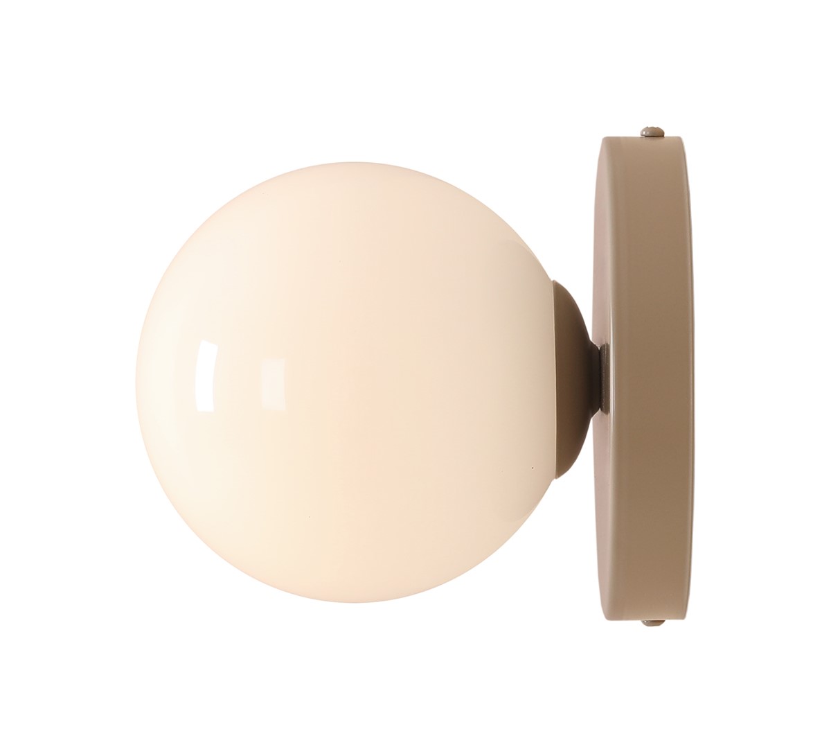 Ball Ø15 Beige applique murale De Artera - Avec sa forme sphérique simple et élégante, il fournit une lumière douce et atmosphérique qui crée une atmosphère chaleureuse et accueillante dans n'importe quelle pièce.