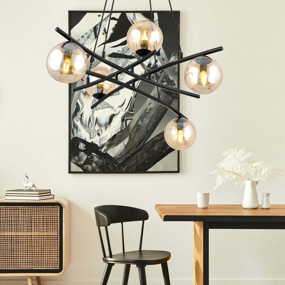 Essa Ø100 Ambre suspension De Emibig Lighting - De plus, la s&eacute;rie est tr&egrave;s fonctionnelle et illumine magnifiquement m&ecirc;me les grandes pi&egrave;ces.