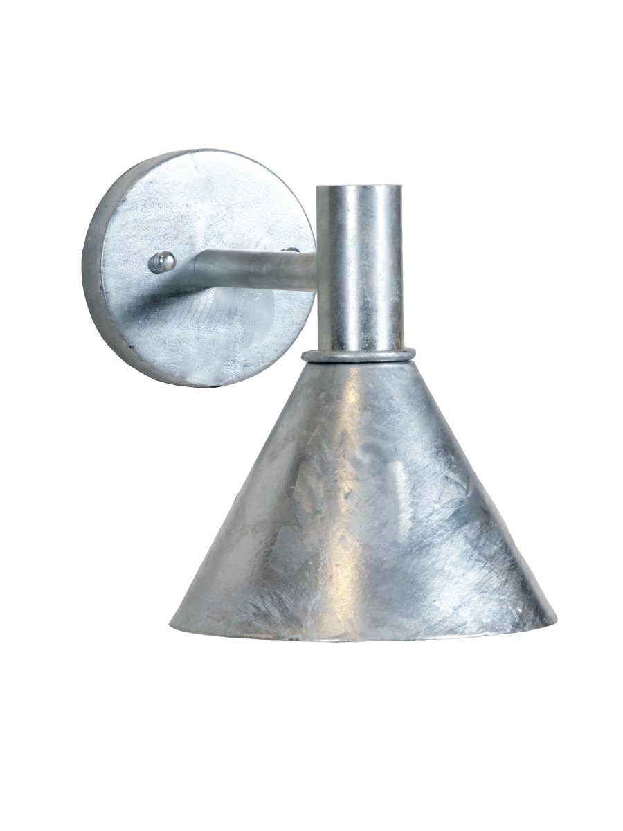 MiniTripp Galvanisé lampe d’extérieur De PR Home - Sa construction robuste lui assure une grande durabilit&eacute; et la rend id&eacute;ale pour une utilisation int&eacute;rieure et ext&eacute;rieure.