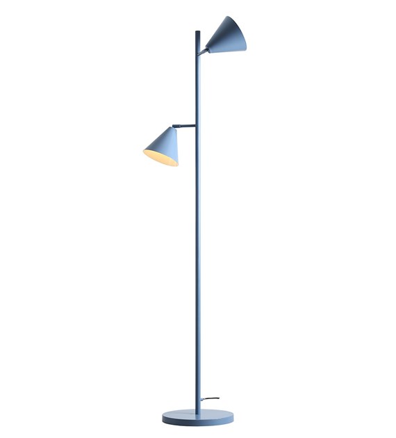 Form 2 Bleu lampadaire De Artera - Grâce à son design intemporel et à sa couleur sobre, il s'intègre parfaitement à différents styles d'intérieur tout en apportant une touche sophistiquée et moderne à la pièce.