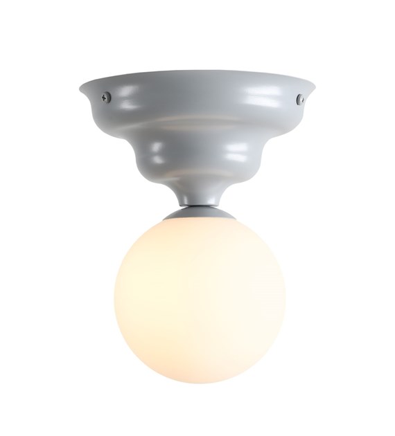 Wave Ø17 Bleu plafonnier De Artera - Sa base bleu-gris aux formes légèrement ondulées et son abat-jour rond en verre blanc diffusent une lumière agréable et uniforme dans toute la pièce.