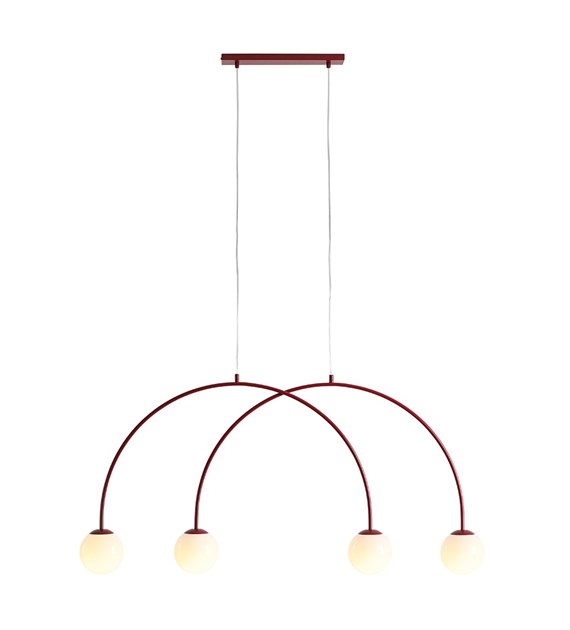  Una 130cm Bourgogne suspension De Artera - L'association du m&eacute;tal rouge et des abat-jour en verre blanc cr&eacute;e un contraste harmonieux et apporte une touche d'&eacute;l&eacute;gance moderne &agrave; n'importe quelle pi&egrave;ce.