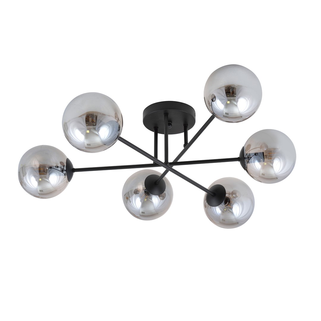 Roma Ø75 Couleur fumée plafonnier De Emibig Lighting - Sa structure en métal noir s'harmonise à merveille avec les abat-jour en verre fumé, qui diffusent une lumière douce et agréable.