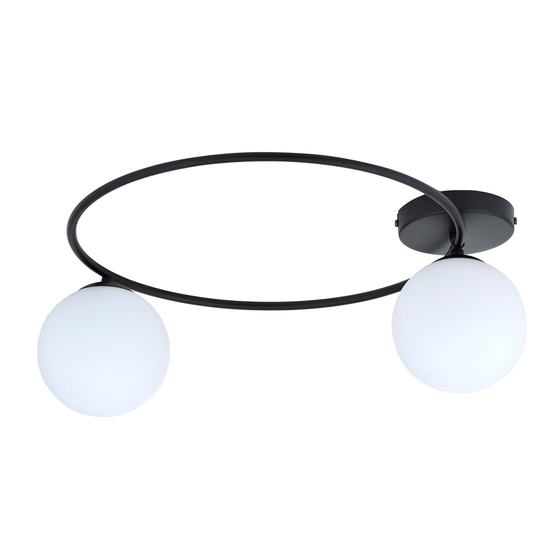 Sopra Ø47 Blanc plafonnier De Emibig Lighting - Les abat-jour en verre opale apportent de la l&eacute;g&egrave;ret&eacute; et r&eacute;partissent la lumi&egrave;re uniform&eacute;ment, contribuant ainsi &agrave; un &eacute;clairage agr&eacute;able et efficace de la pi&egrave;ce.