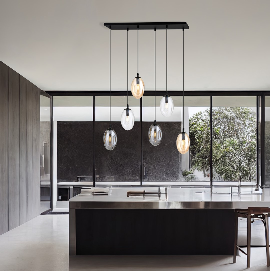 Astral 70cm Multicolore suspension De Emibig Lighting - Elle est idéale au-dessus d'une table à manger ou dans un espace ouvert, où elle s'intègre harmonieusement à son environnement et devient un point focal naturel.