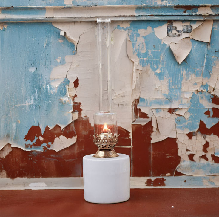 Kerosene Lamp Straight small Blanc De Strömshaga - Veuillez utiliser l'huile &agrave; lampe Str&ouml;mshaga (num&eacute;ro d'article 100001) disponible s&eacute;par&eacute;ment pour cette lampe &agrave; huile.