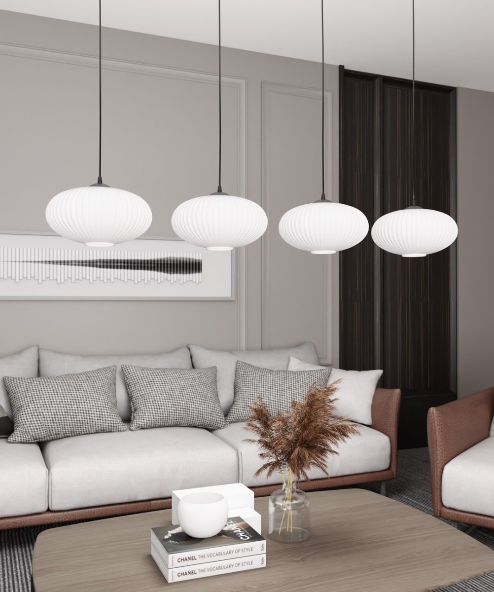 Coco 140cm Blanc suspension De Emibig Lighting - Les &eacute;l&eacute;gants d&ocirc;mes en verre opale &eacute;mettent une lumi&egrave;re non &eacute;blouissante, donnant &agrave; la pi&egrave;ce une atmosph&egrave;re l&eacute;g&egrave;re et douce.