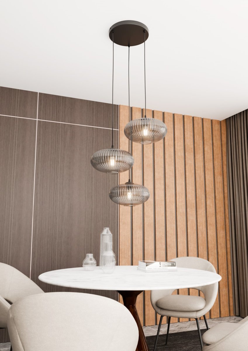 Coco Ø53 Couleur fumée suspension De Emibig Lighting - Les &eacute;l&eacute;gants abat-jour en verre fum&eacute; &eacute;mettent une lumi&egrave;re chaleureuse qui conf&egrave;re &agrave; la pi&egrave;ce une atmosph&egrave;re l&eacute;g&egrave;re et douce.