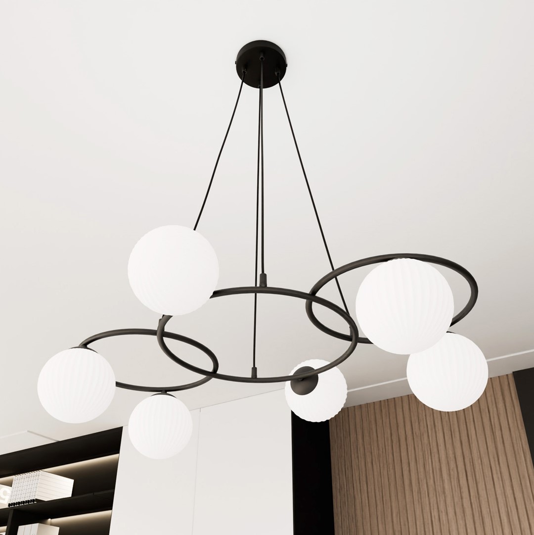 Libra 88cm Blanc suspension De Emibig Lighting - Il se compose de trois anneaux qui donnent une expression l&eacute;g&egrave;re et harmonieuse, tandis que les d&ocirc;mes en verre opale diffusent une lumi&egrave;re non &eacute;blouissante et agr&eacute;able qui cr&eacute;e une atmosph&egrave;re chaleureuse.