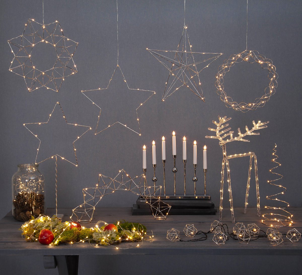 Gustavo Chrome De Star Trading - Le chandelier dispose de 7 sources lumineuses avec une lueur chaleureuse.